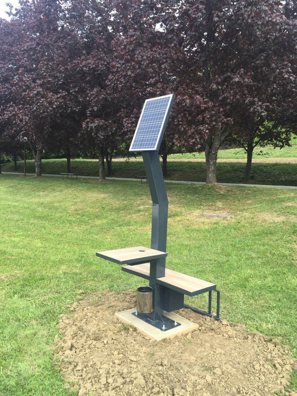 SOLAR BENCH